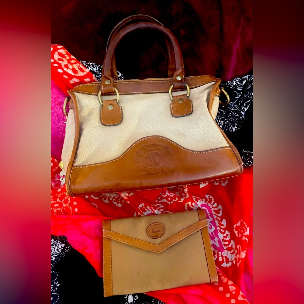 Classic Ghurka Number 16 Marley cream & leather bag. Apx 9 x 12 x 5 1/2“…